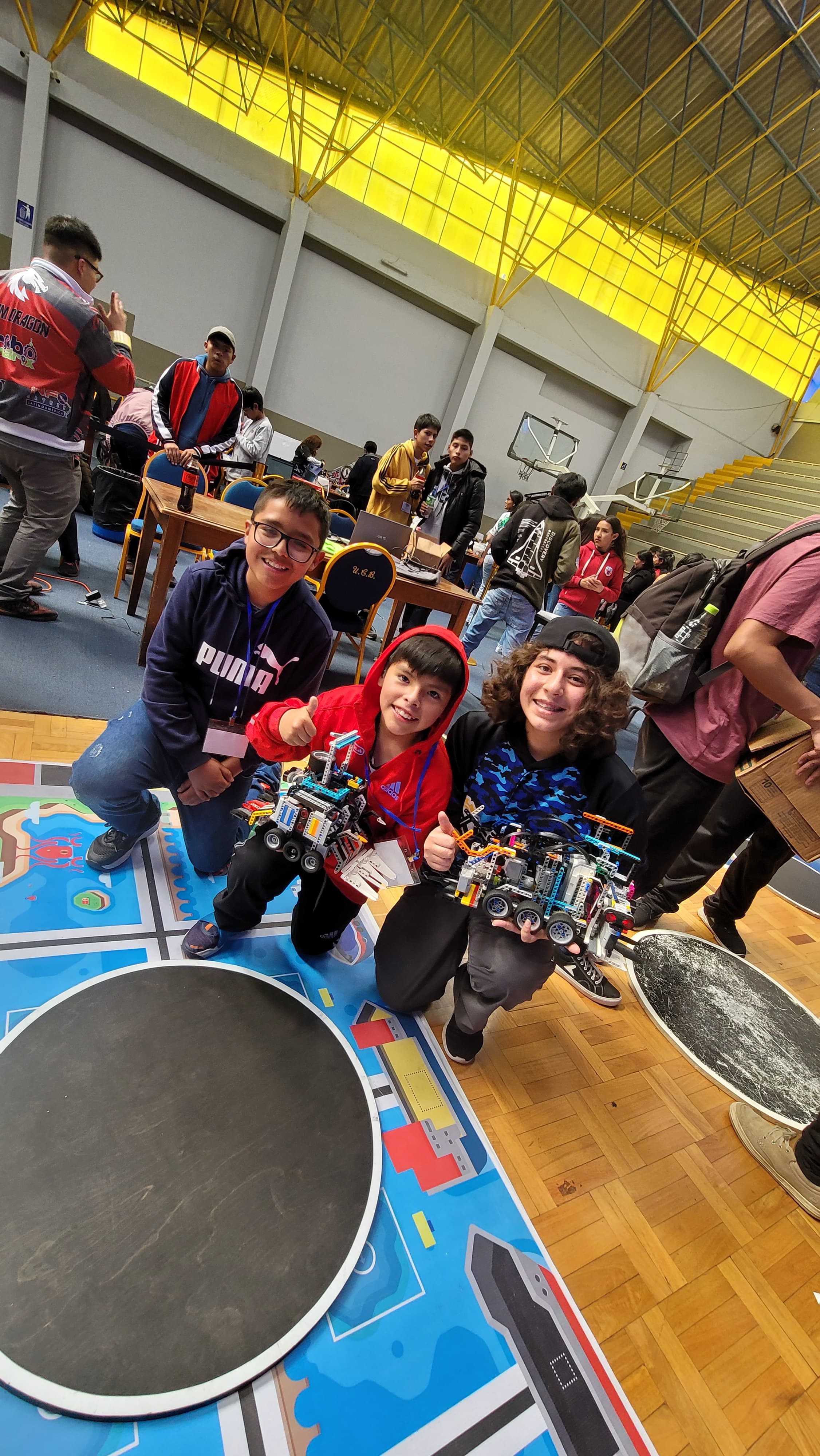 Xicalibots en su 2da participacion en el Robomatrix Continetal Bolivia 2024