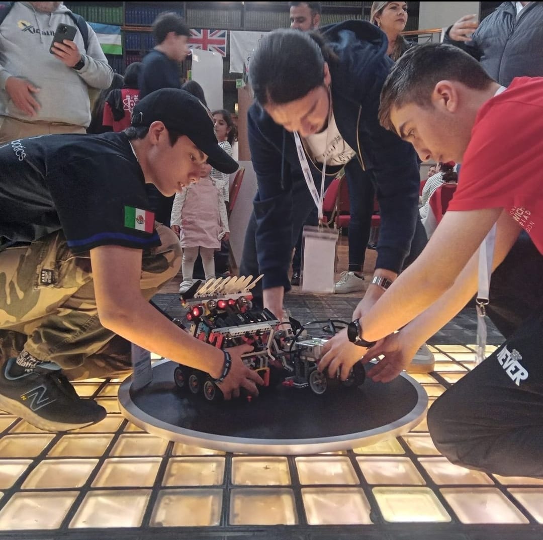 Xicalibots desde Londres en el International Greenwich Olympiad