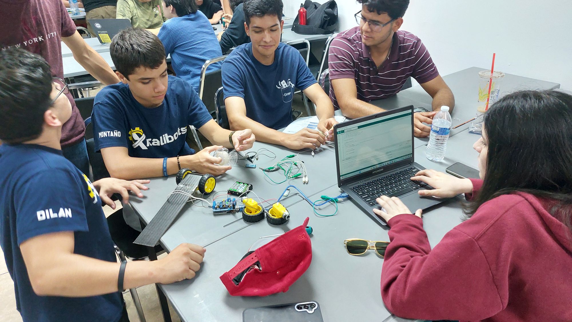 Nuestros talleristas se capacitaron en IA y el uso de la Tecnología en las Aulas: Preparándonos para el 