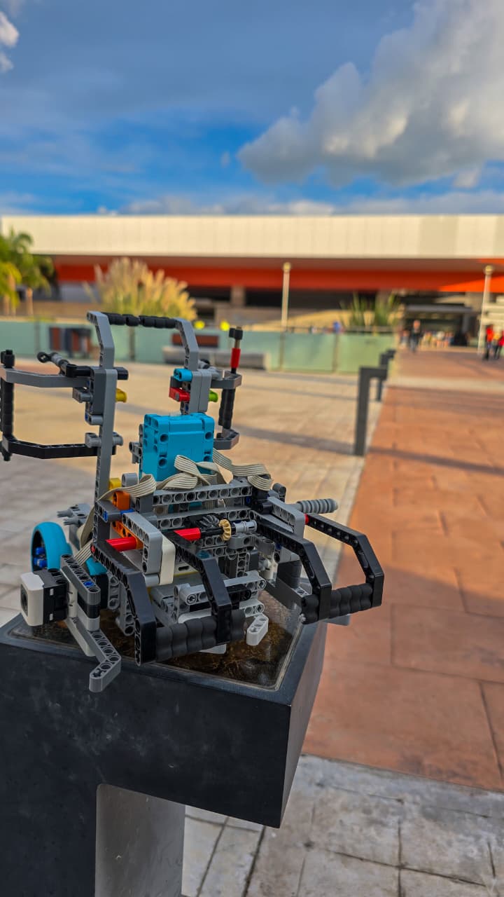 Xicalibots rompen el nacional del World Robotics Olympiad