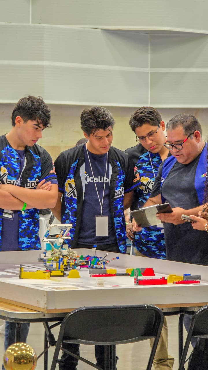 Xicalibots rompen el nacional del World Robotics Olympiad