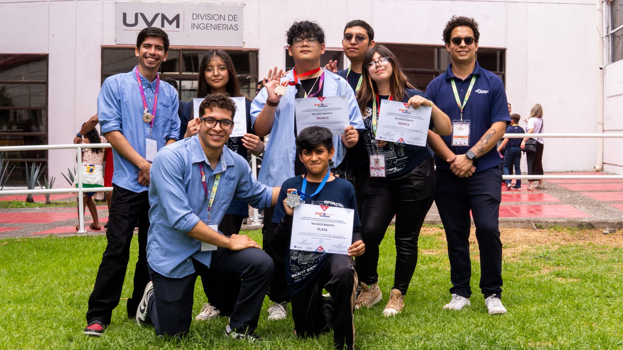Jóvenes de Garage Project Hub Triunfan en Infomatrix Iberoamérica
