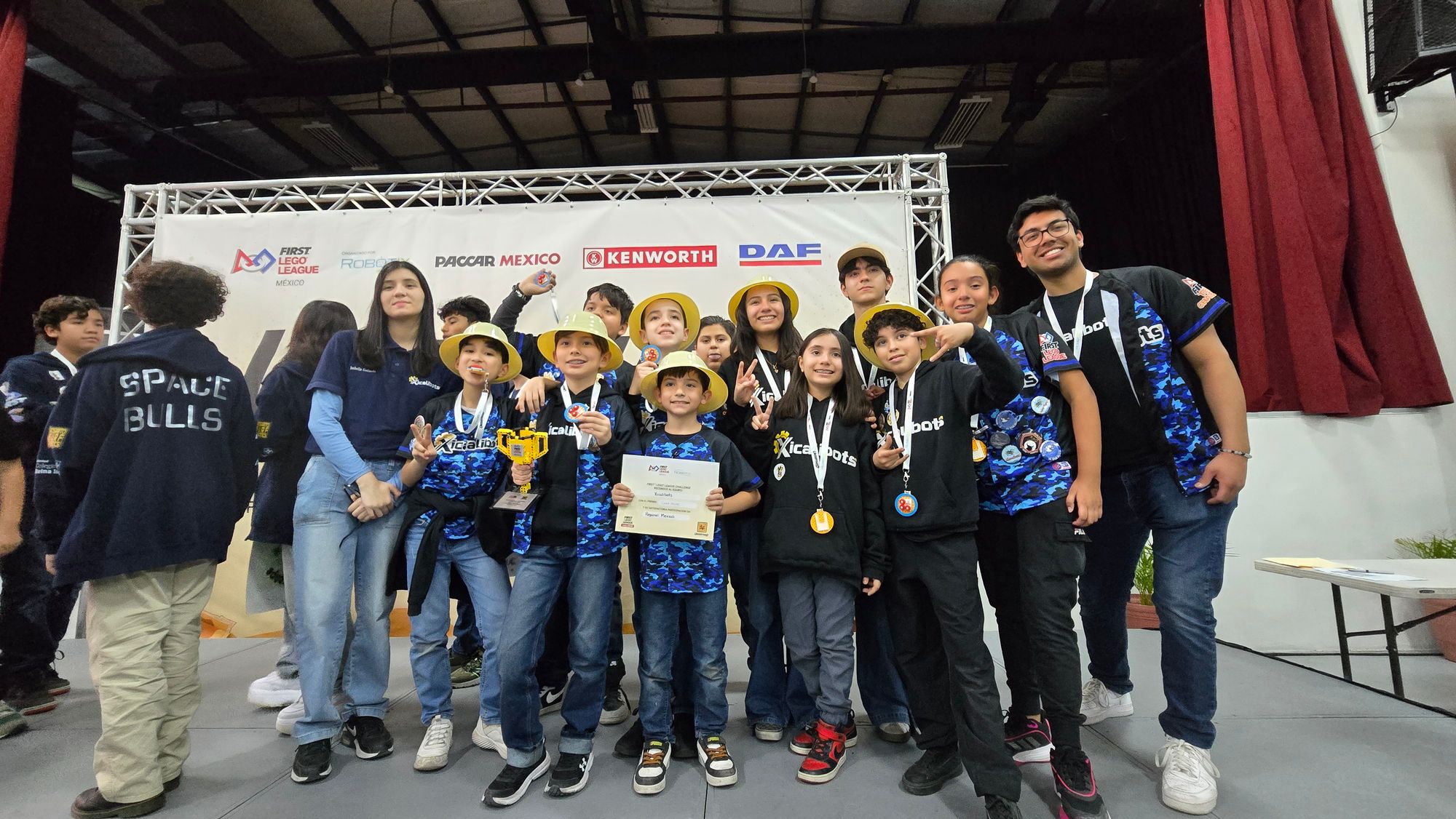 Triunfo con Valores! Xicalibots brilla en el Regional de FIRST Lego League