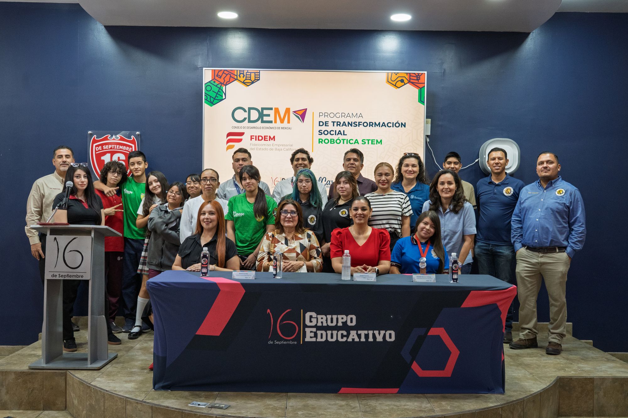 Ceremonia de resultados: Programa de Transformación Social "Robótica STEM"