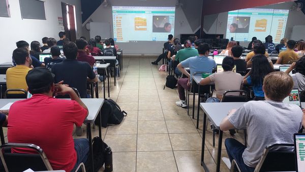 Nuestros talleristas se capacitaron en IA y el uso de la Tecnología en las Aulas: Preparándonos para el "Verano Garage"