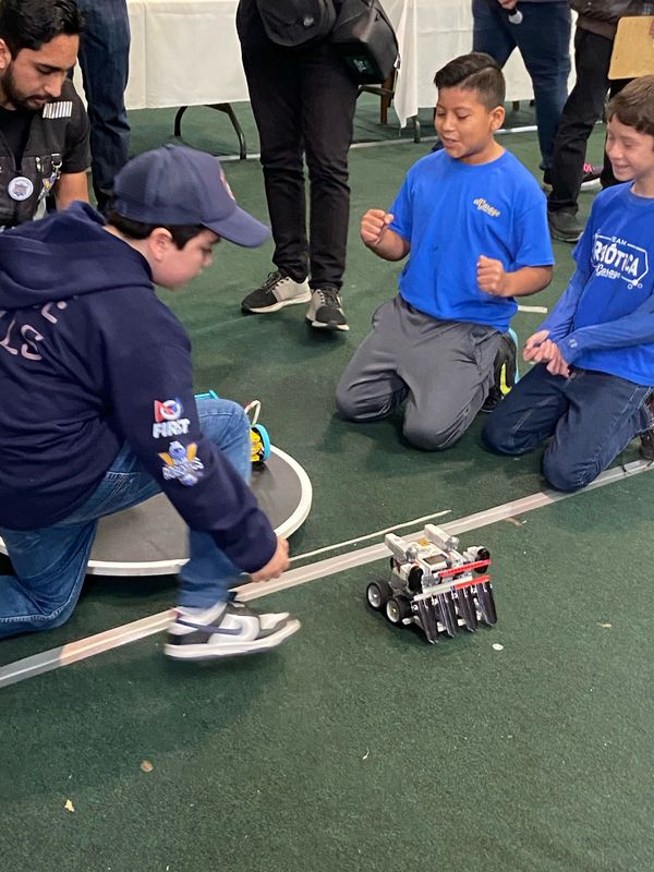 Seguimos sumando experiencias y logros: Torneo de Robótica FIAD, Ensenada