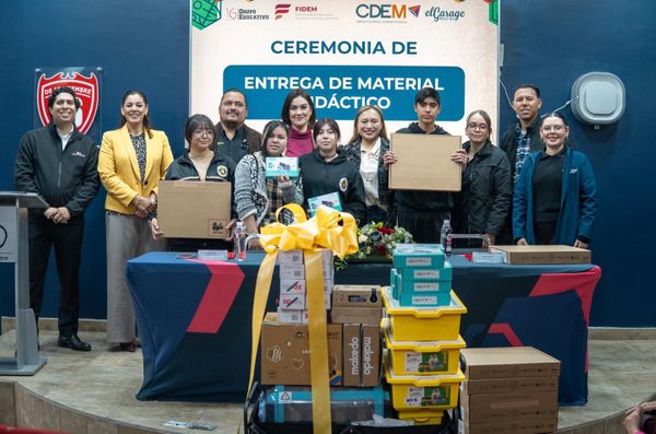 Entrega de Material Didáctico a escuelas públicas de Mexicali por el Programa de Robótica STEM.
