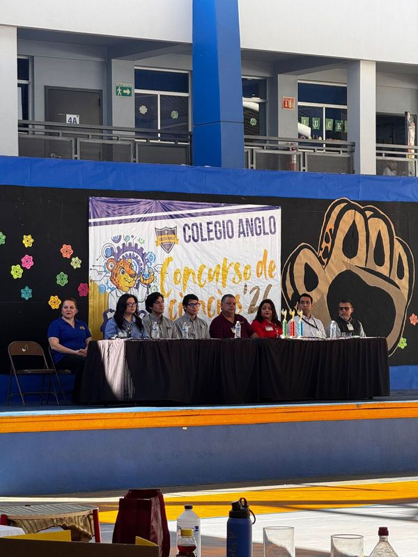 Docentes de El Garage Project Hub impulsan la ciencia como jurado en feria estudiantil