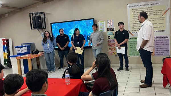 Docentes de Garage impulsan la ciencia en feria escolar en Mexicali